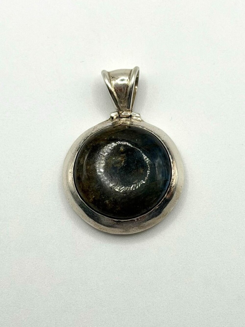 Labradorite Gemstone 925 Sterling Silver Round Pendant